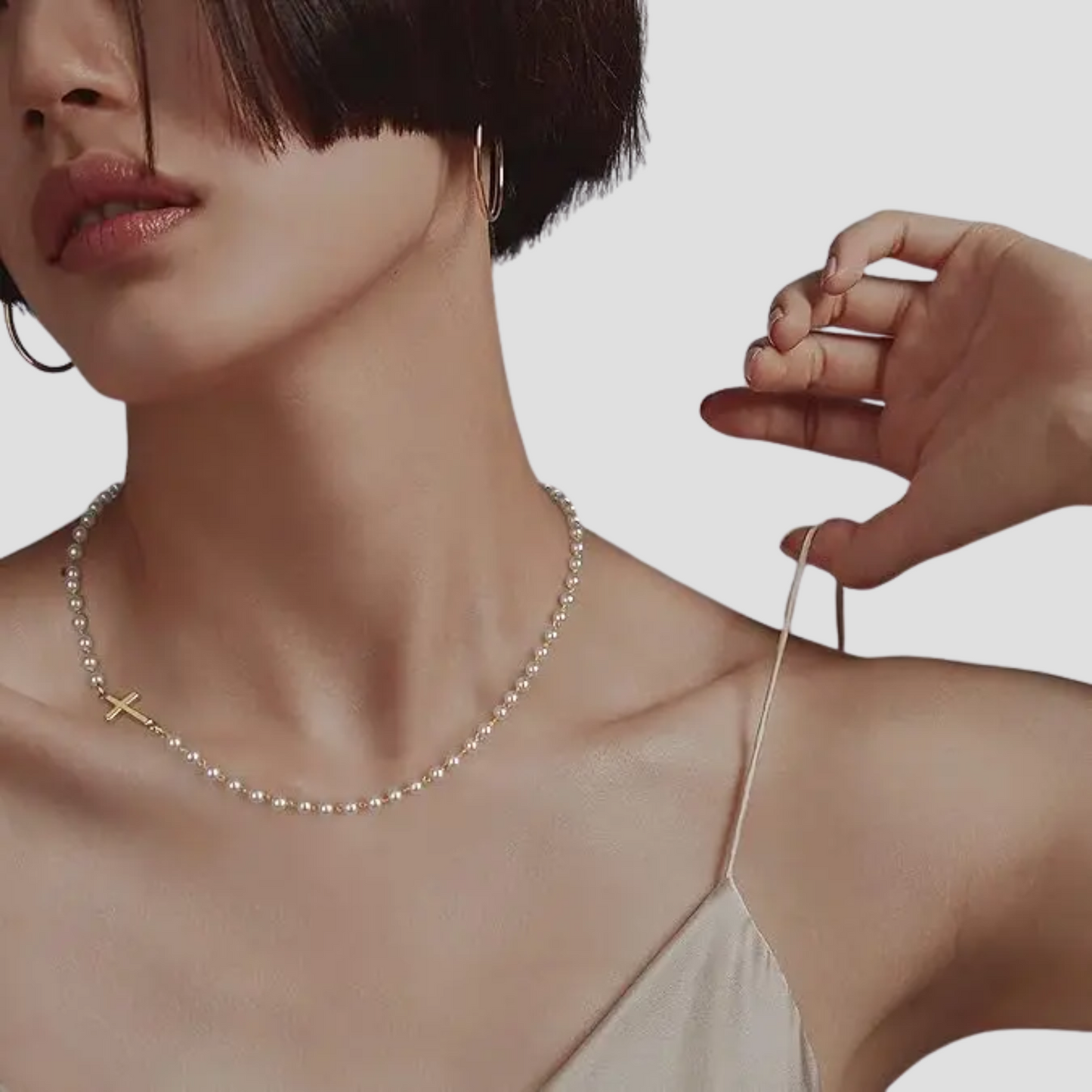 Velluna Dainty Cross Necklace